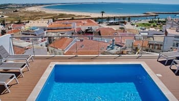 Top City Hostel & Suites