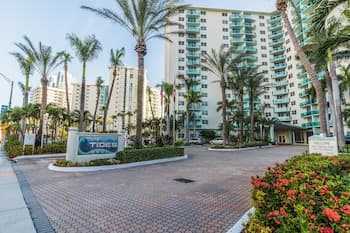 Tides Hollywood Apartments
