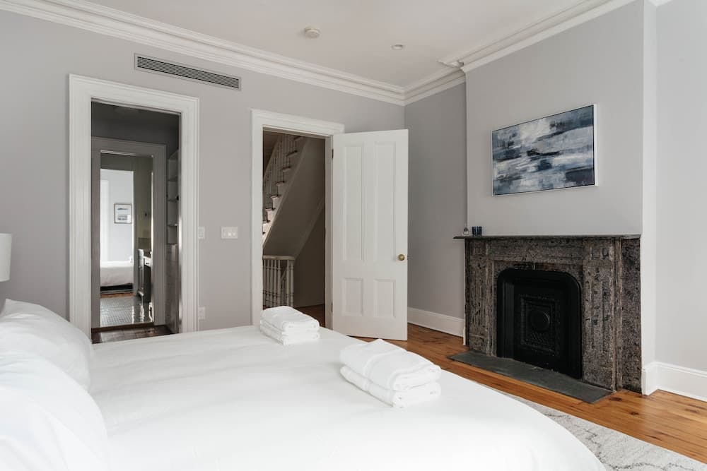 6 Bedroom Townhome Near NYC