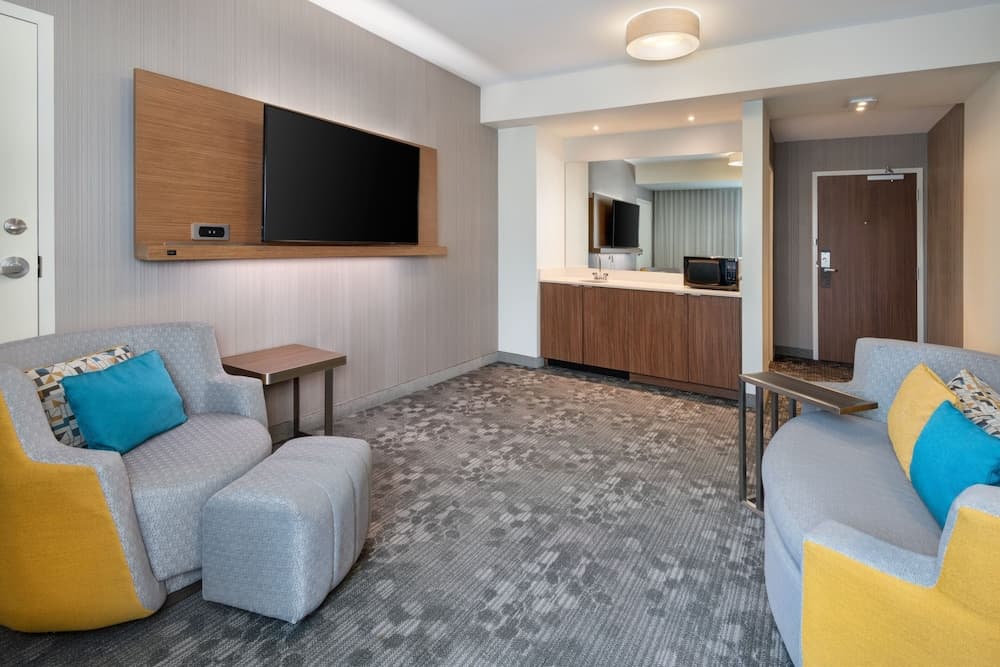 Courtyard by Marriott Atlanta Alpharetta/Avalon Area