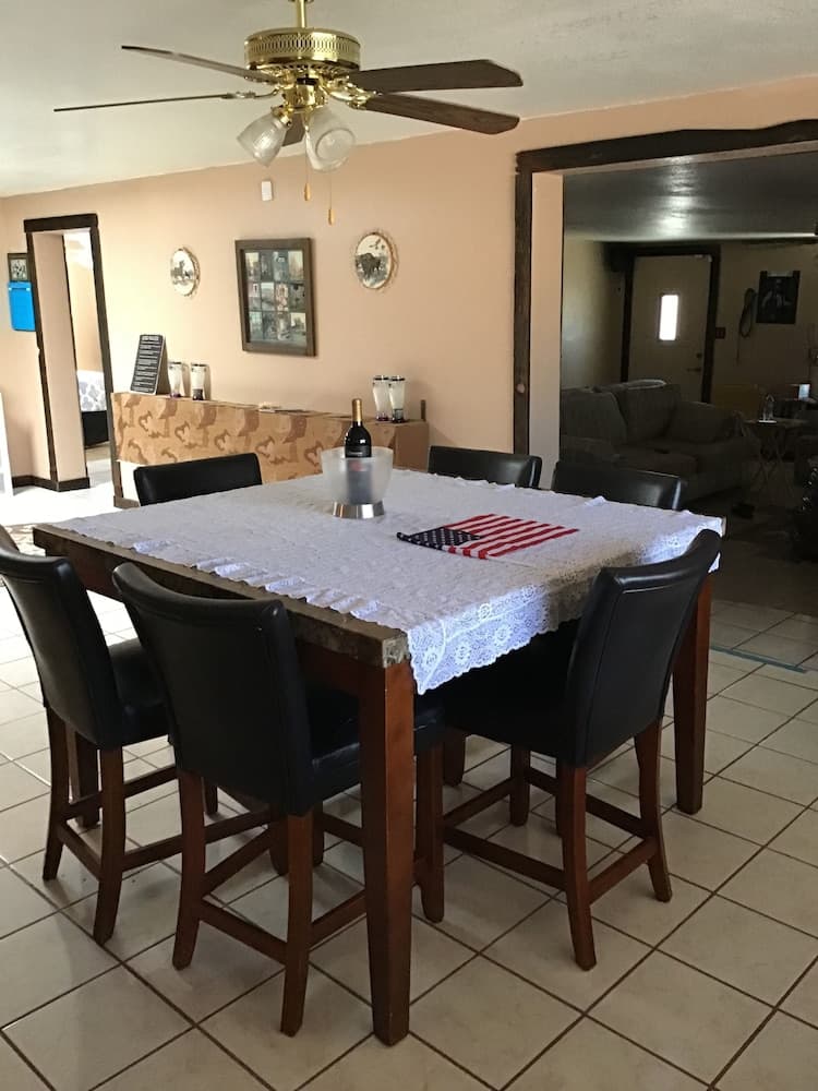 Family Friendly (Pets Welcome)