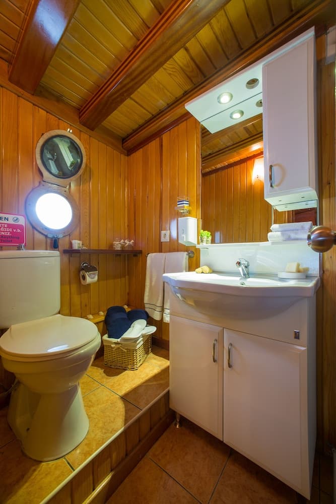 Dm Yachting - 7 Night Cruise Sun-Sun