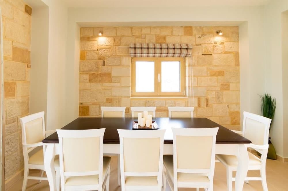 Nikolas Villas Kamilari