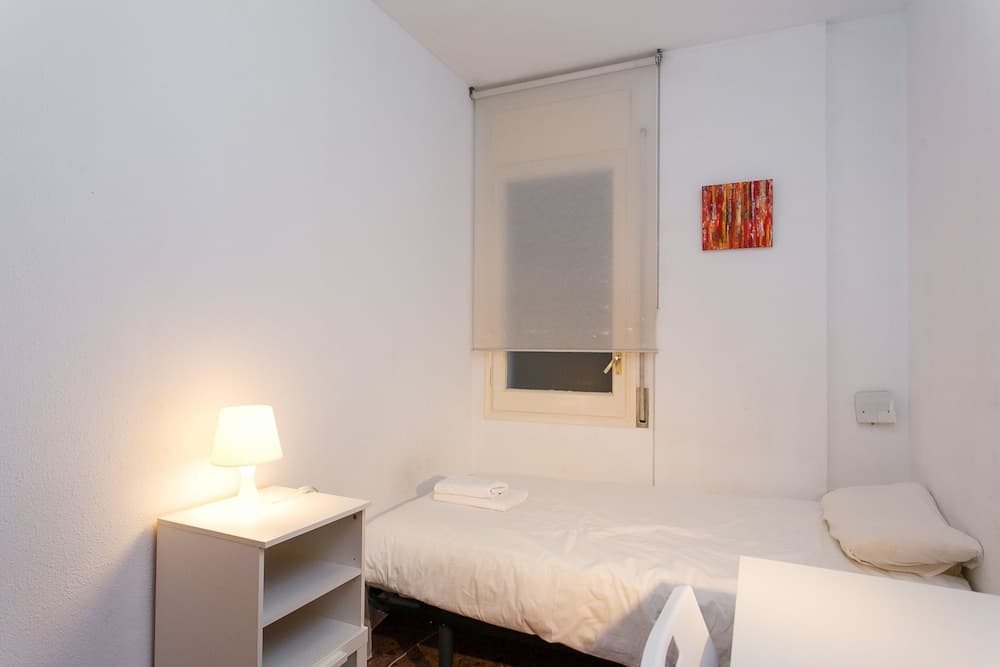 Spacious & Quiet 4 Bedroom Apartment