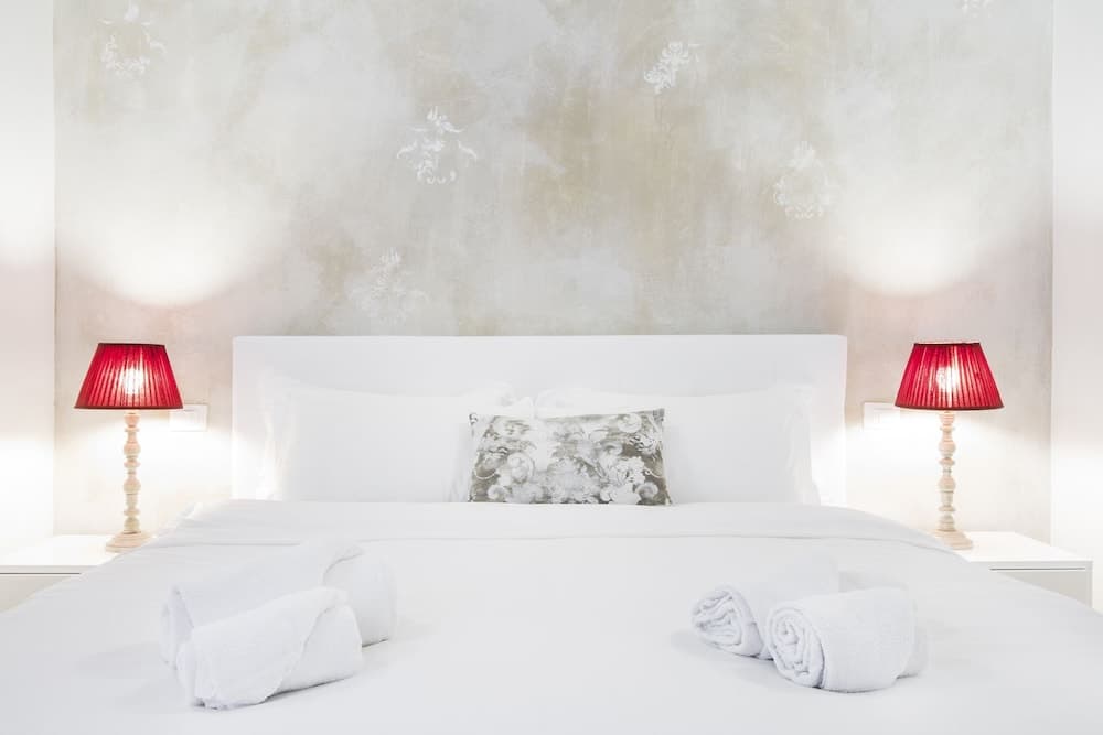 GetTheKey San Vitale Apartment