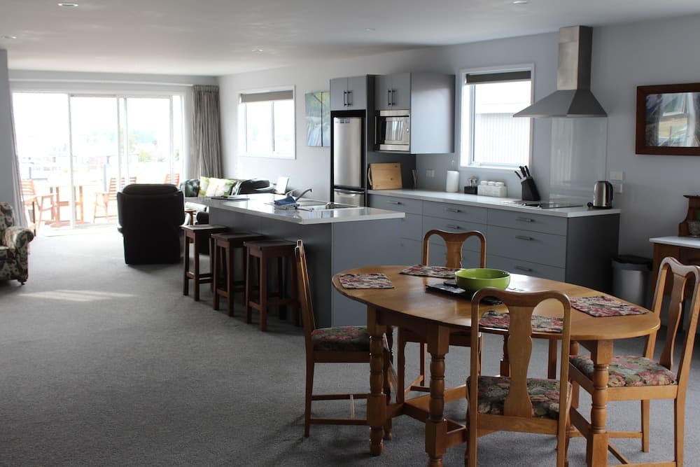 Mackenzie Apartments & Suites