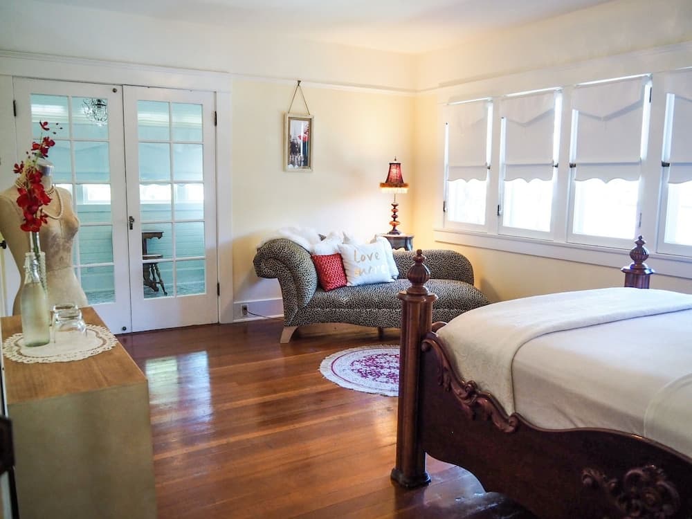 Lady Geneva Bed and Breakfast