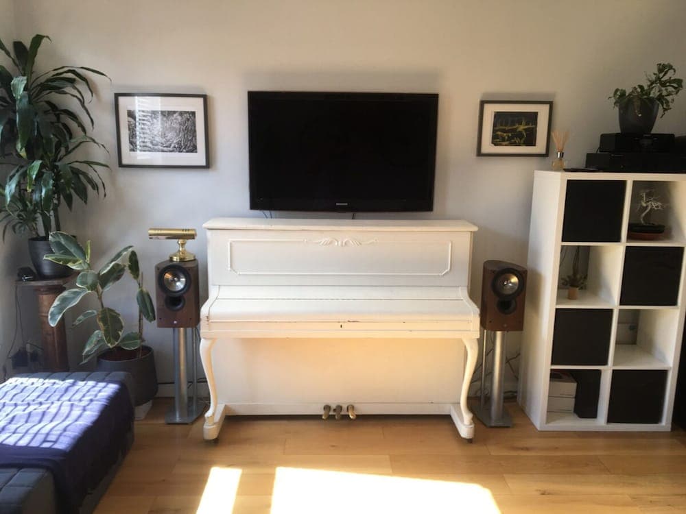 Charming 1 Bed Near Tube with Parking Permit