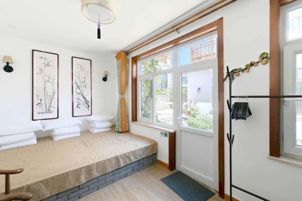 GuBei Water Town Revolution Hotel