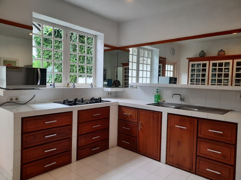 Yogyakarta Tropicana Villa