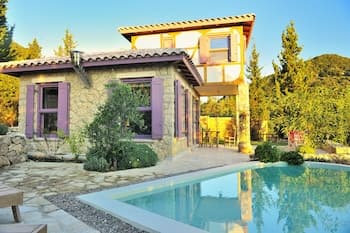 Villa Orfeas- Mounty Island Villas