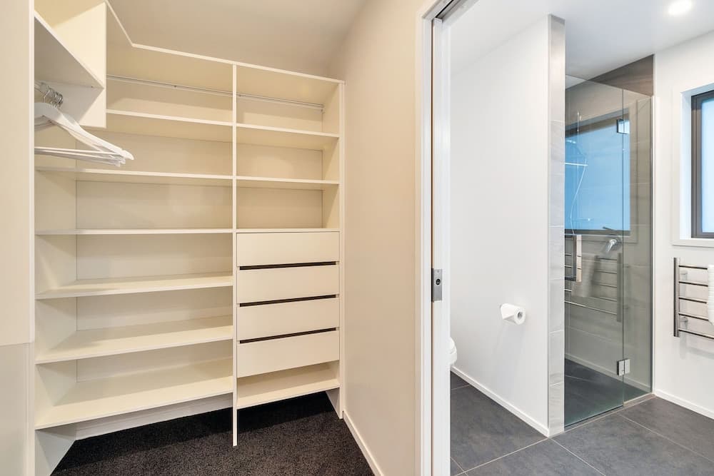 Spectacular Hilltop Retreat near Piha