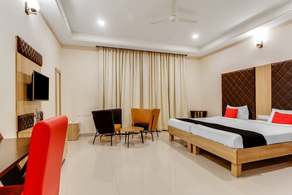 OYO 19666 Hotel Solitaire