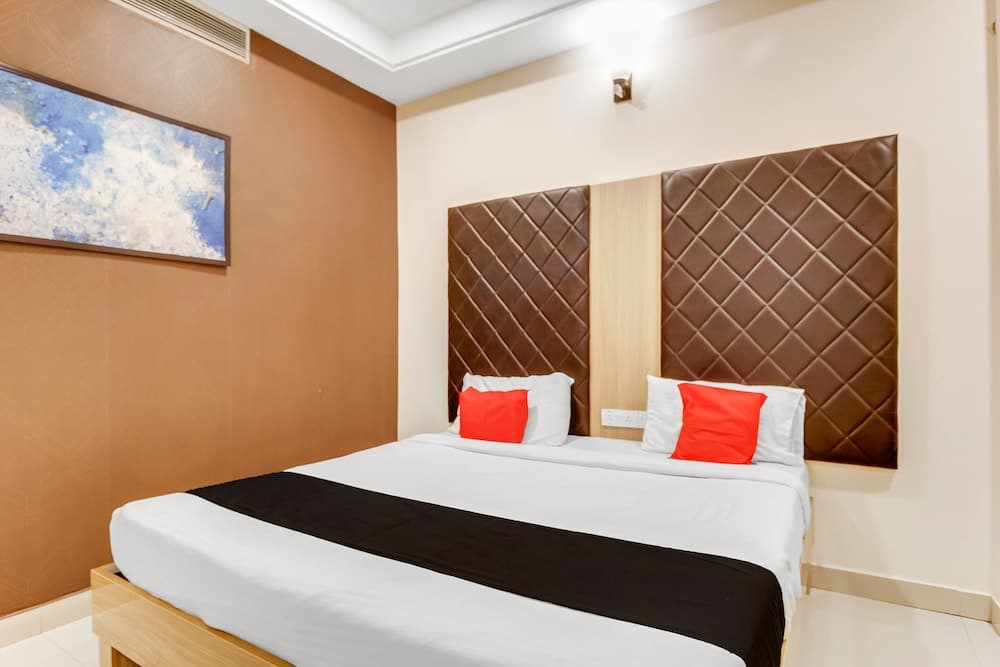 OYO 19666 Hotel Solitaire