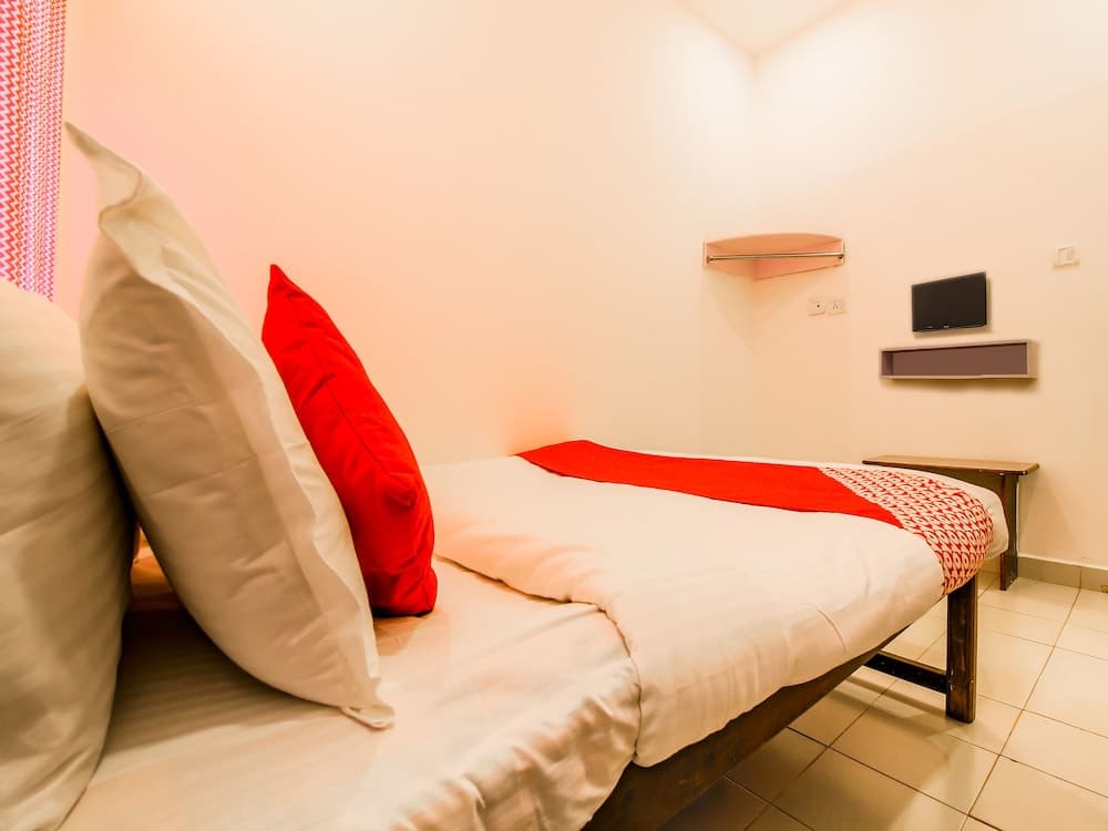 OYO 22056 Arambol Plaza Beach Resort