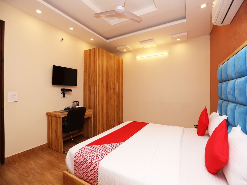 OYO 22094 Hi Star Rooms