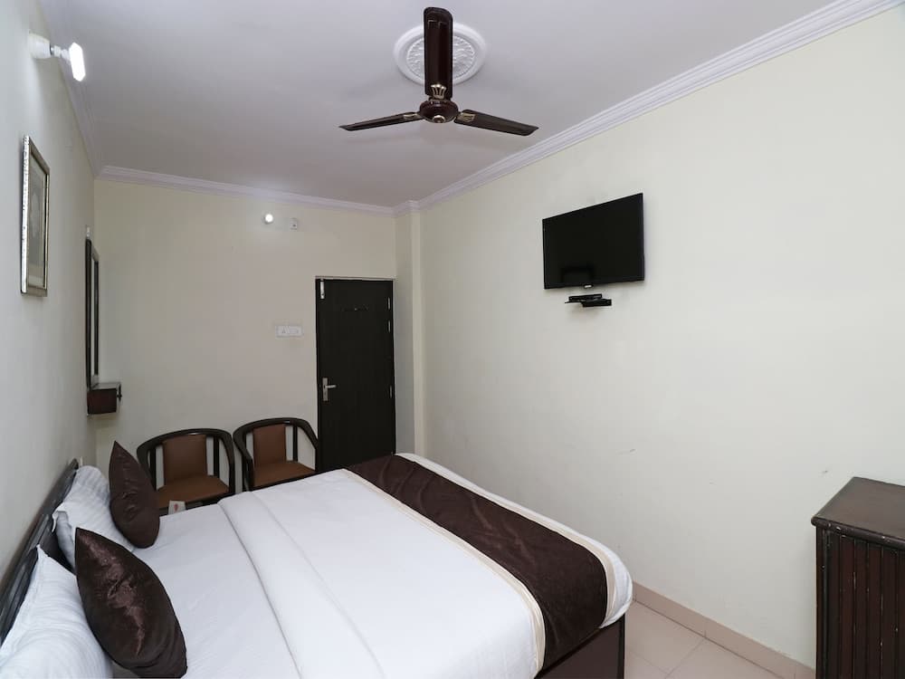 OYO 23009 Hotel Maxx