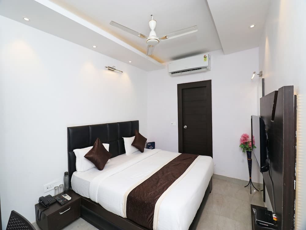 OYO 23009 Hotel Maxx