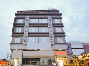 OYO 23524 Shades Of Royal