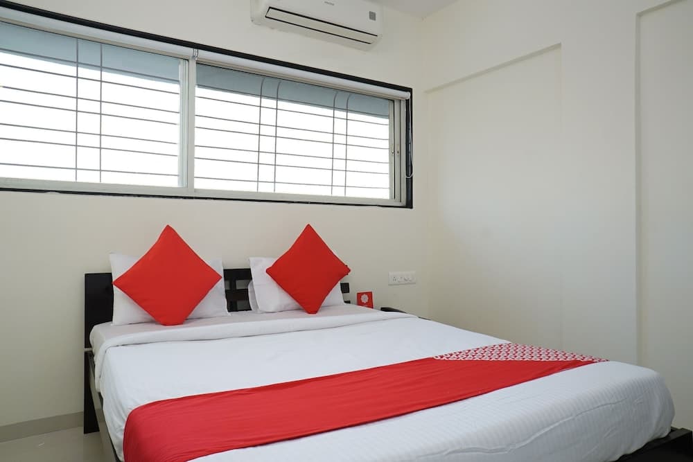 OYO 23670 Hotel Resonare Residency