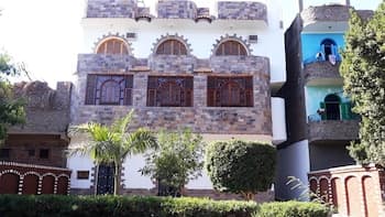 Arabesque Apartments