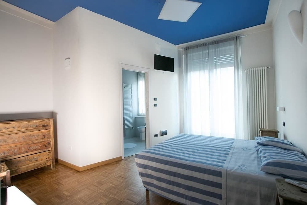 Boulevard 900 - Comfort and Style - Entire Structure 12 Beds