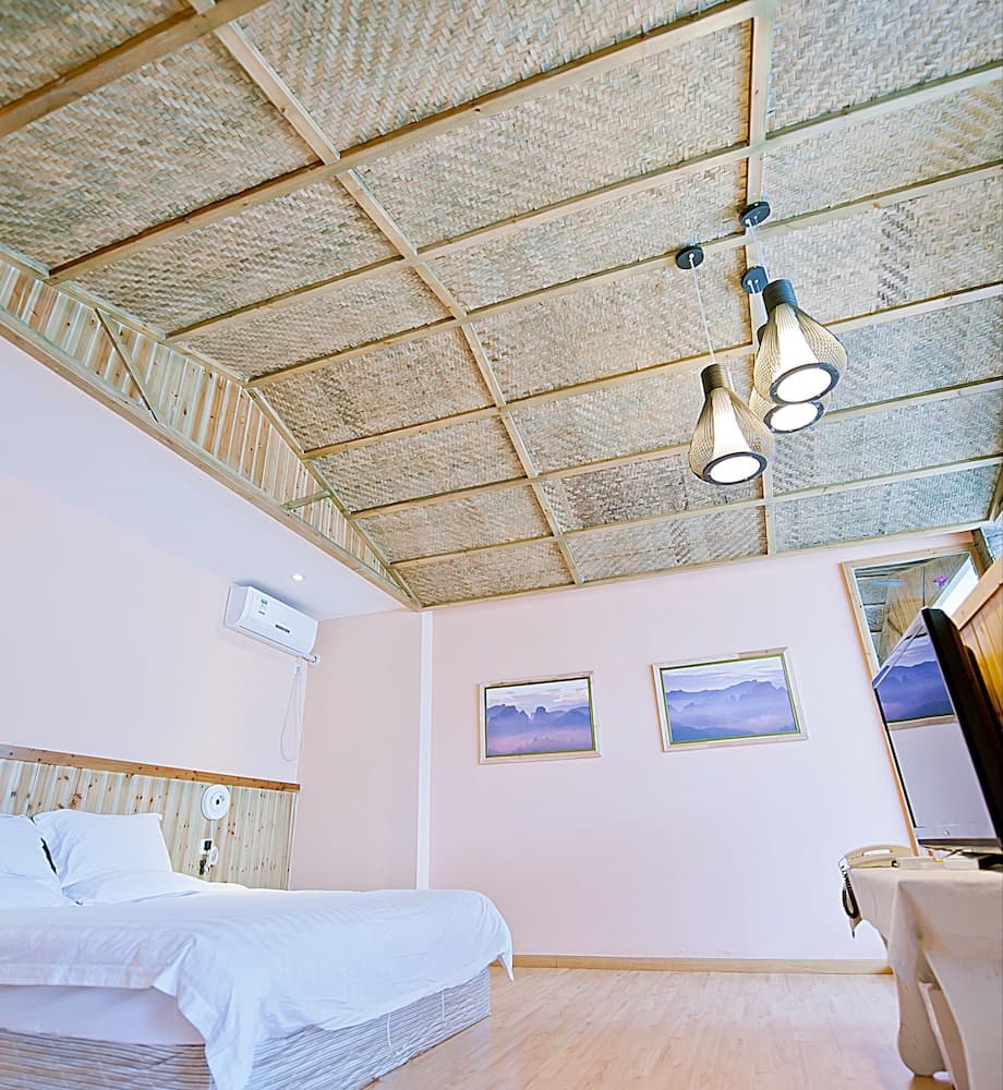 Wuyishan Old Street Riverside Hotel