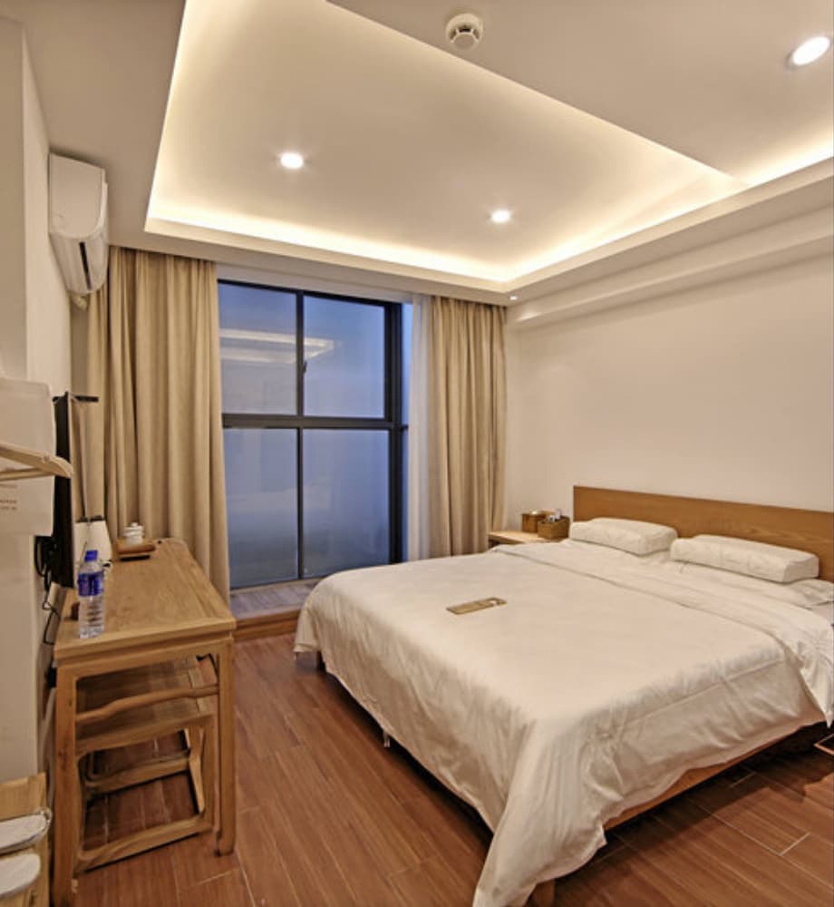 Wuyishan Old Street Hill Lodge