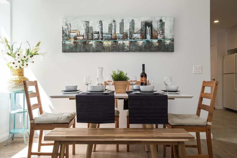 Chic & Central 3-bedroom in Little Italy