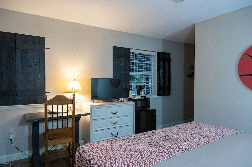 Lone Star Lodge and Marina