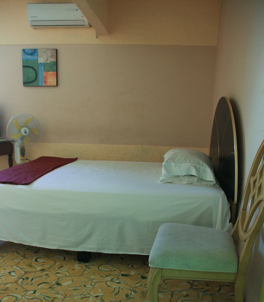 T-CA Guest House & Resto