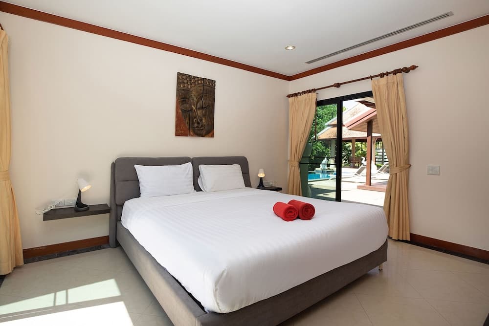 Boutique 3BR Pool Villa Bianca NaiHarn