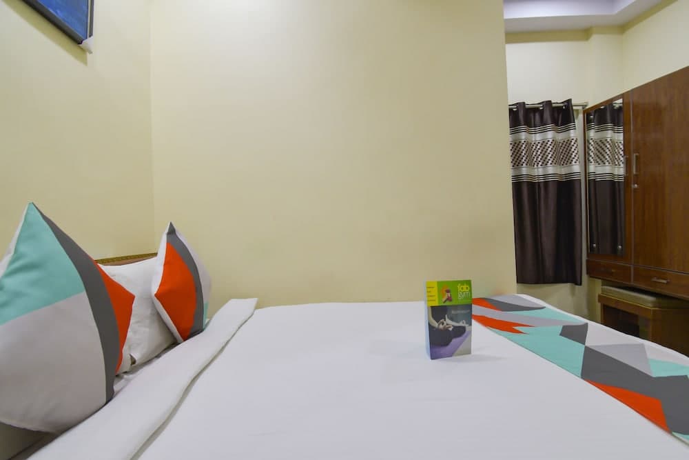 FabExpress Relax Residency