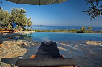 The Infinity 180 Luxury Suites - Adults Only