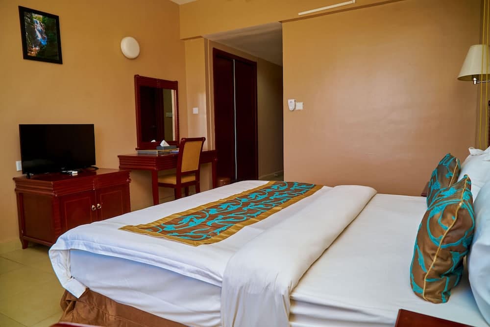 Luwa Evergreen Hotel