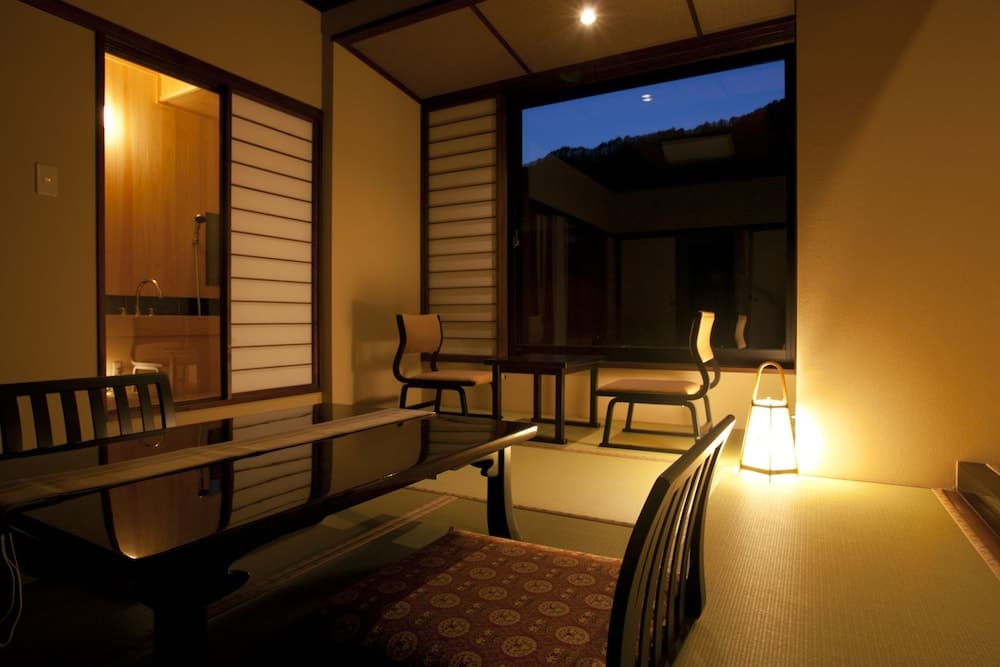 Yamamizuki Urara Tsutaya