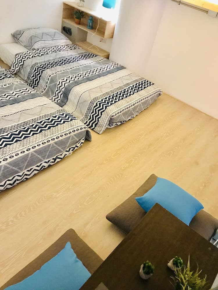 Blu Cabin Ari Stylish Gay Poshtel