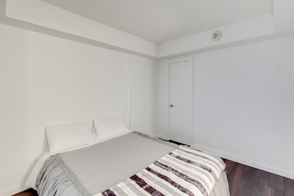 Amazing Royal Suites Yorkville