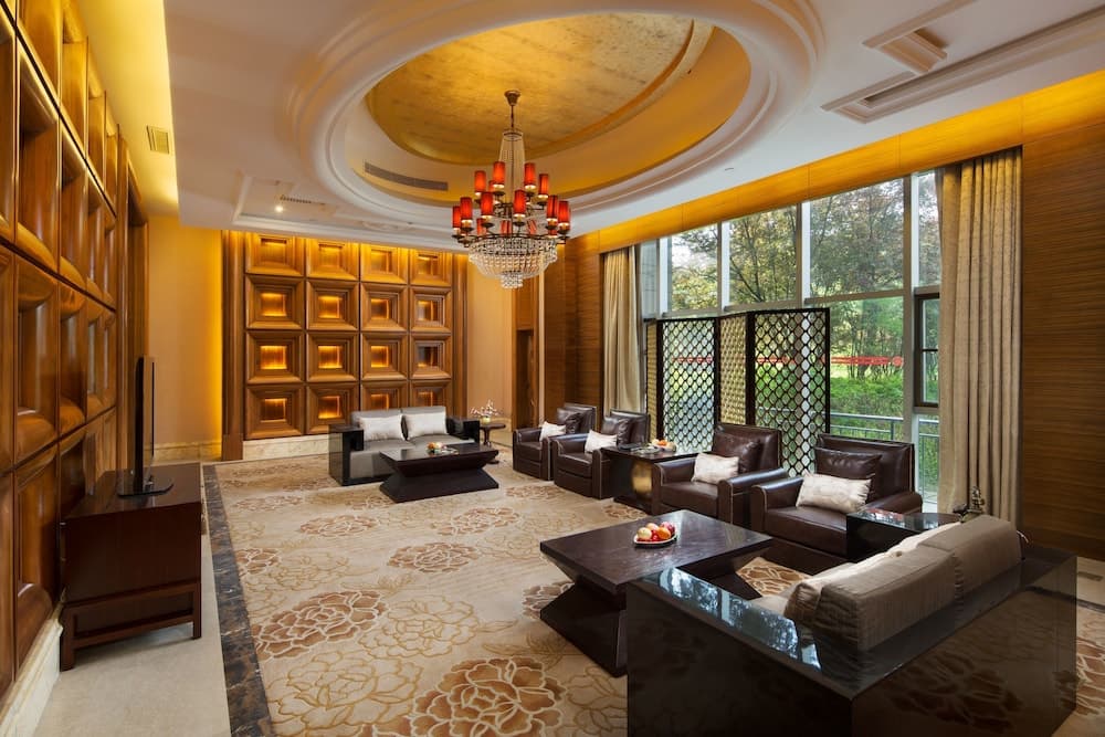 Huitang Huatian Hot Spring Resort Hotel