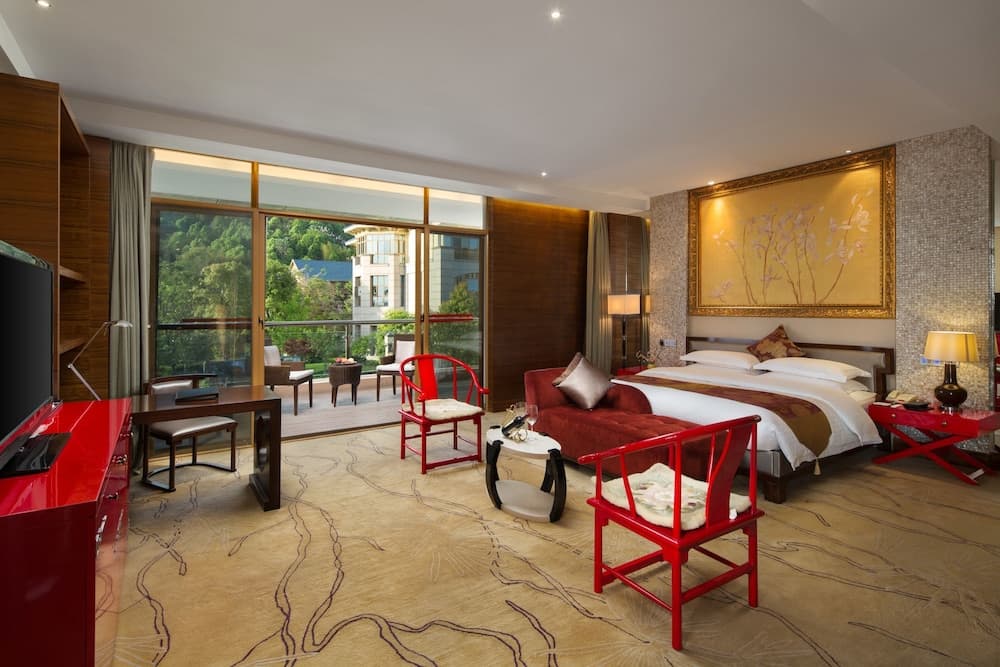 Huitang Huatian Hot Spring Resort Hotel