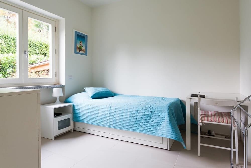 Contemporary 3 Bed Italian Lakes Villa, Lake Views, Wifi, BBQ