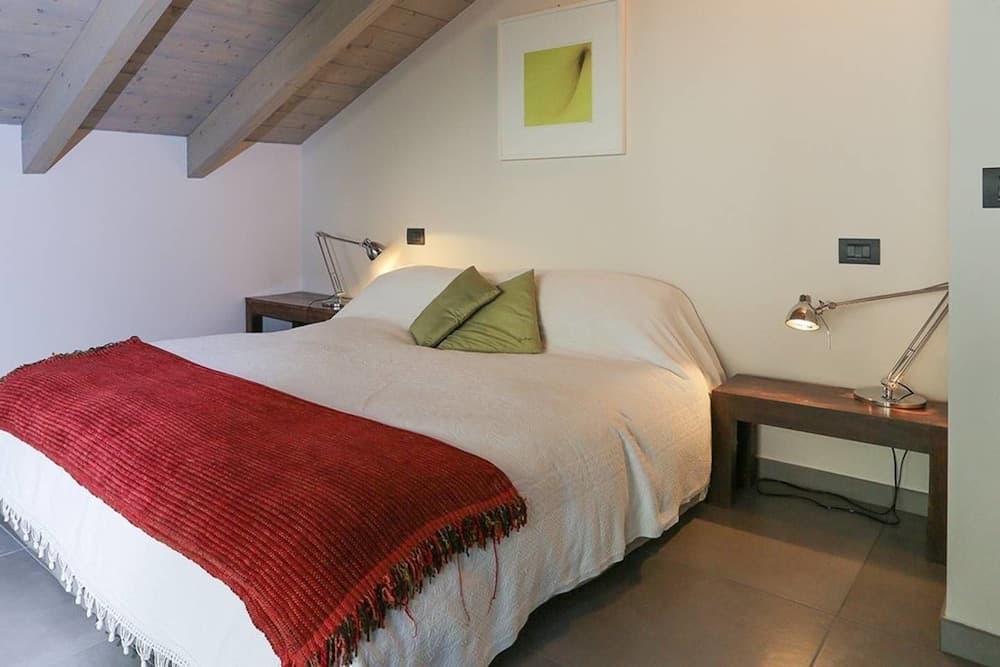 Stunning Family Friendly Italian Lakes 3 bed Villa With Pool, Wifi, Bbq, Lake Views