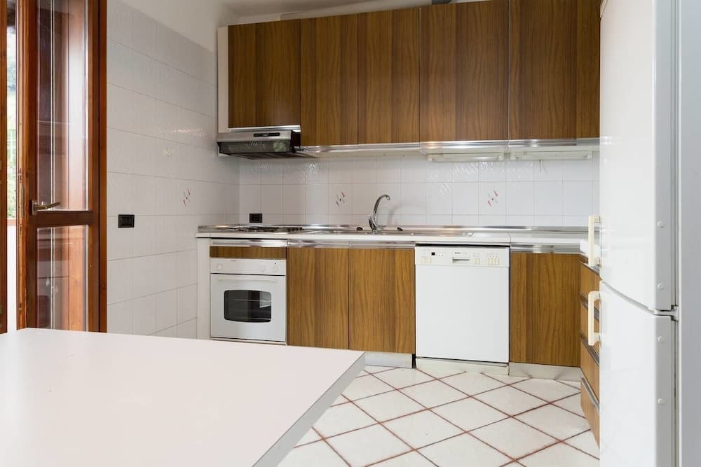 Lake Maggiore Villa With Beach Access, Near Village Centre, Wifi, BBQ