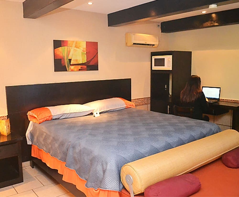 Hotel Mirage Express