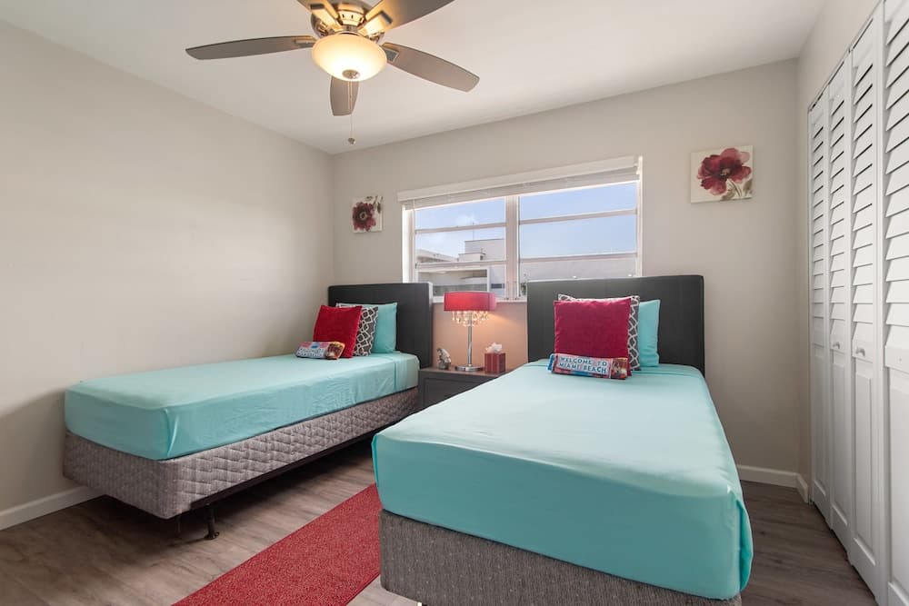 2 Bedroom 2Bath Deluxe Apt with Patio