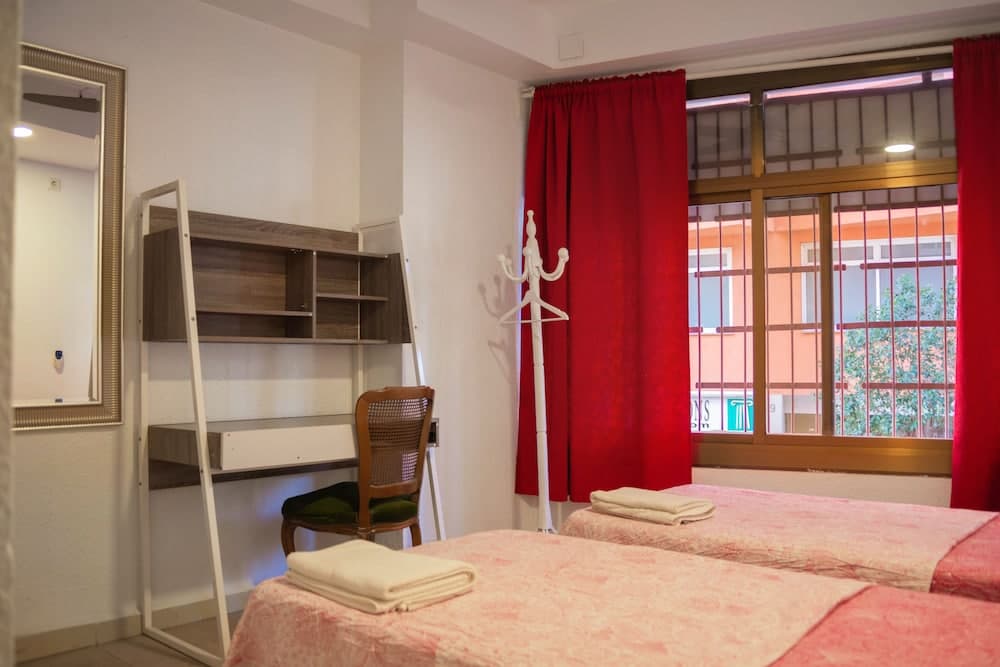 Go Bcn Hostal Ideal Badal