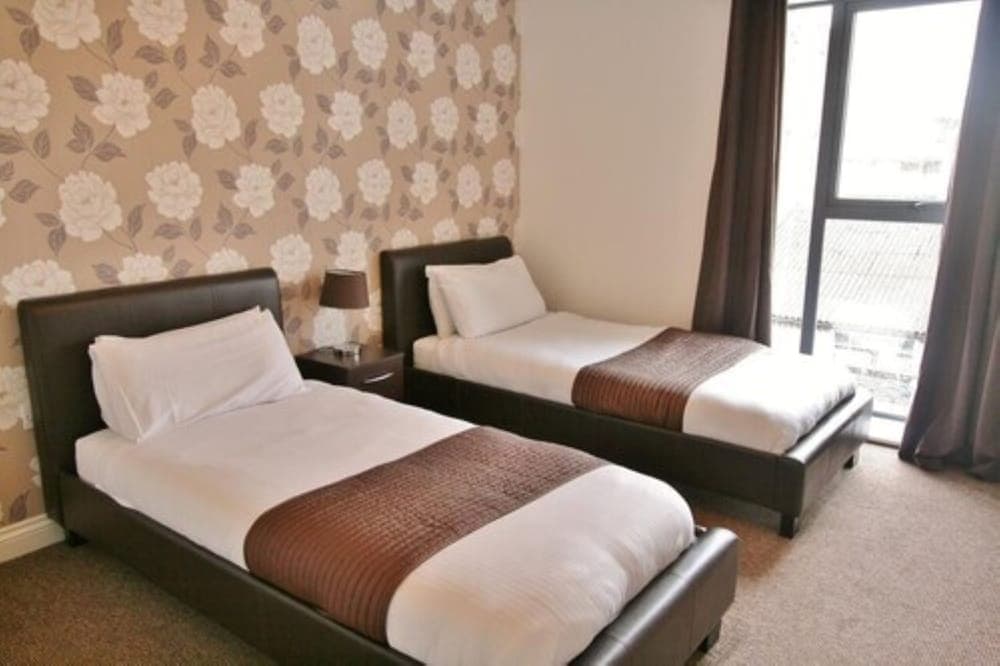 Central Hotel Cheltenham by Roomsbooked