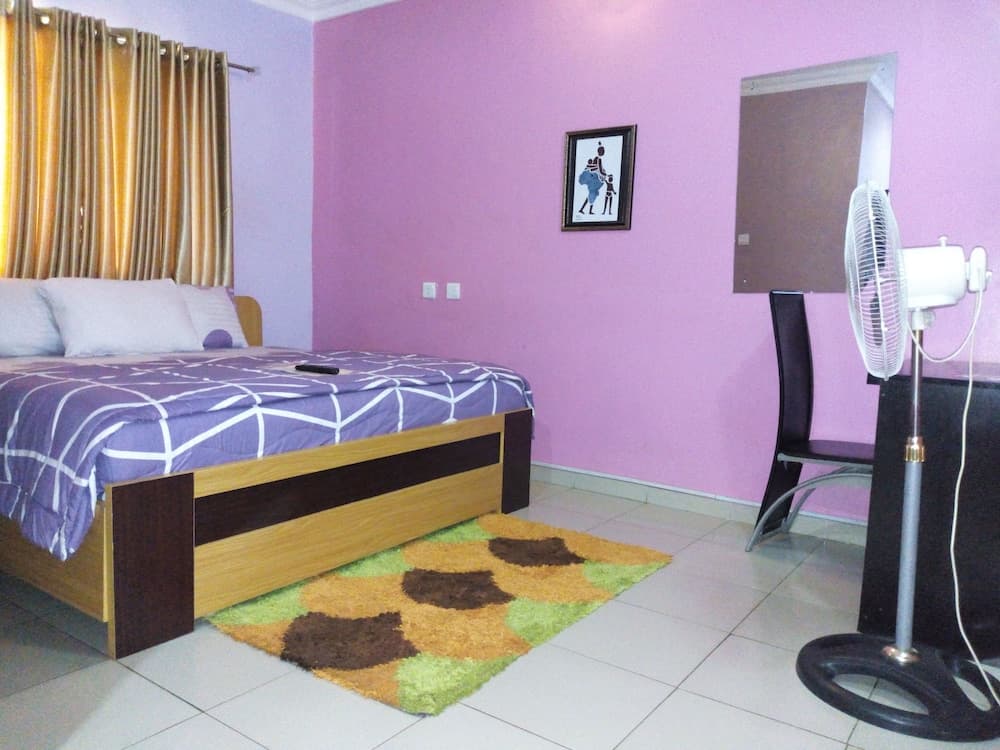 Multifield Hotel & Suites