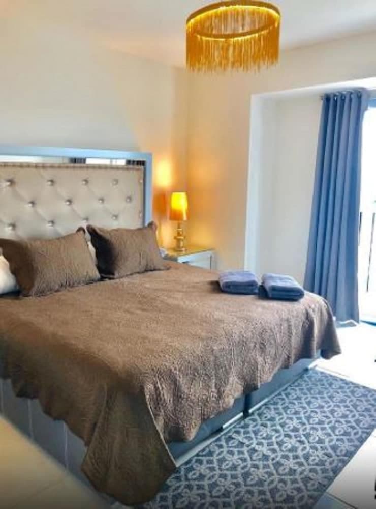 Niza Five Luxury Beach Apartments