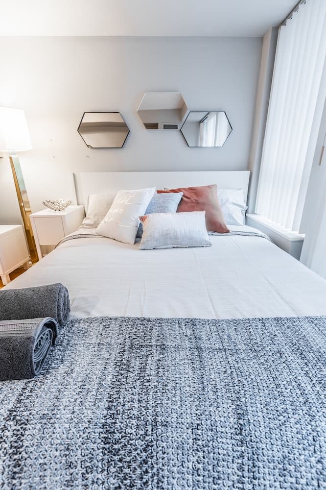 AOC Suites - Heart of Downtown  Condo